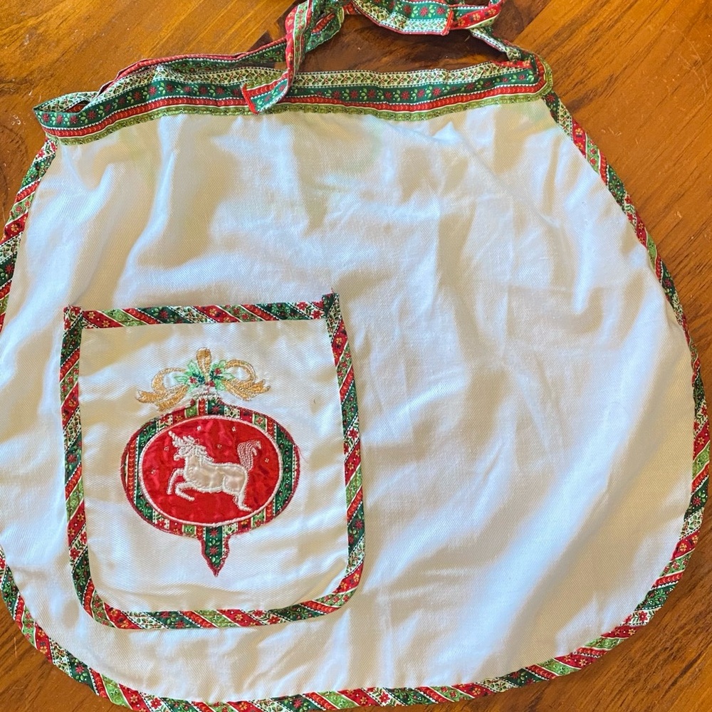 Festive White Apron with Red and Green Accents